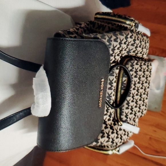 NWT Michael Kors Abby Signature Jacquard LG Cargo Backpack BG/BLK/BLK- FrimPrice - Picture 3 of 12